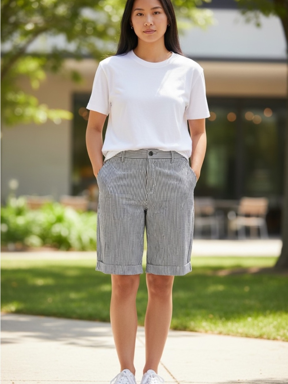 Liz Claiborne Sloane BlackWhite Pinstripe Bermuda Short Sz 14 Beachy Lightweight